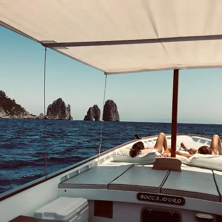 Capriblueline Bateau-hôtel *